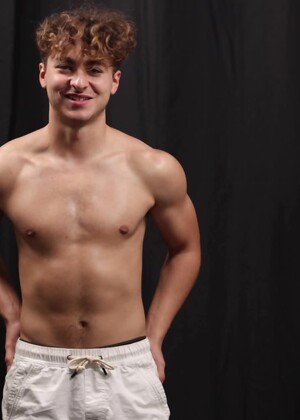 New Guy Allen Cole Gives Us The Juicy Details About His Life