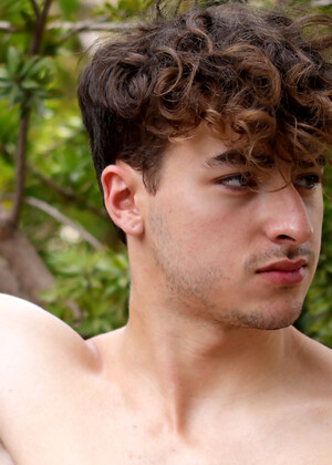 New Guy Allen Cole Gives Us The Juicy Details About His Life