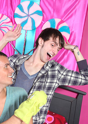 Locker Room Talk Turns Into A Nice & Fun Encounter