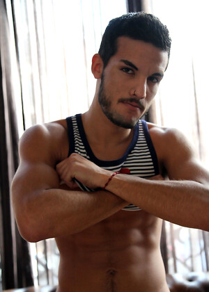 Spanish Personal Trainer Nicolas Cruz meets Zac