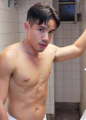 Scouting for Top Talent: First-Time Bottoms Who Can Take a Facial