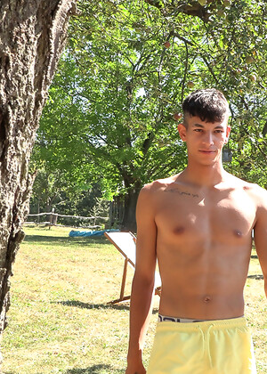 INTERVIEW & SOLO: Miguel Rivas