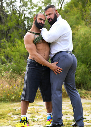 Squirt Casual Encounters: Outdoor Park Cruising by Men at Play