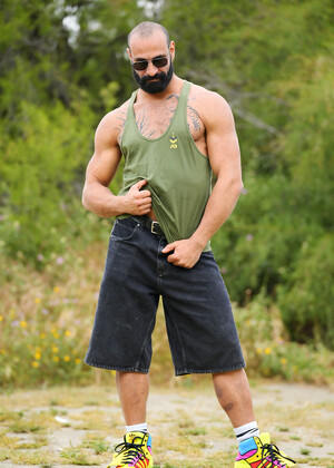 Squirt Casual Encounters: Outdoor Park Cruising by Men at Play