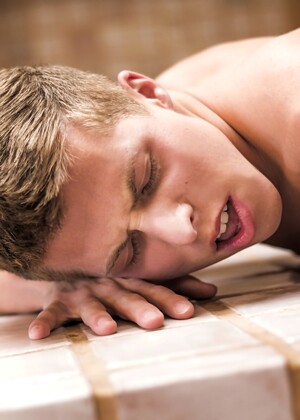Splitting Braxton's Hole by Helix Studios
